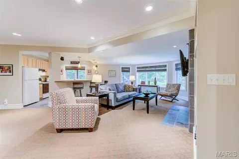 Living - 25 Windcastle Dr, Saint Charles, MO 63304 photo 7 of 10