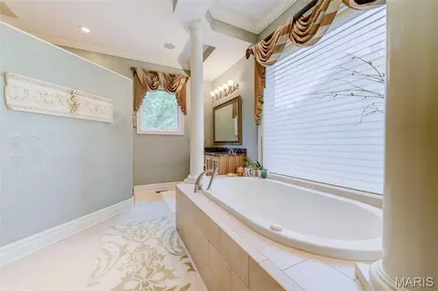 Bath - 25 Windcastle Dr, Saint Charles, MO 63304 photo 4 of 10