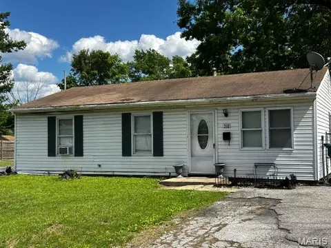 518 Saint James Dr, Cahokia, IL 62206