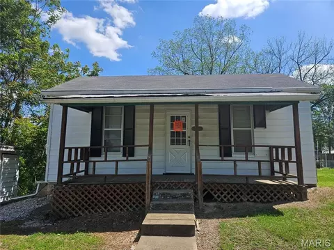 2120 Jackson St, Renault, IL 62279