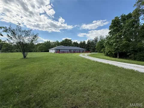 4157 Wetzler Rd, Fults, IL 62244