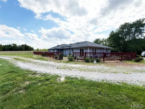 4157 Wetzler Rd, Fults, IL 62244
