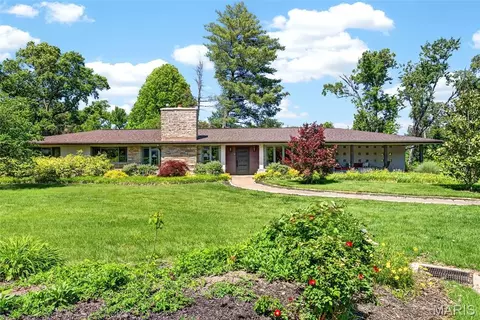15 Terrace Gdns, Frontenac, MO 63131