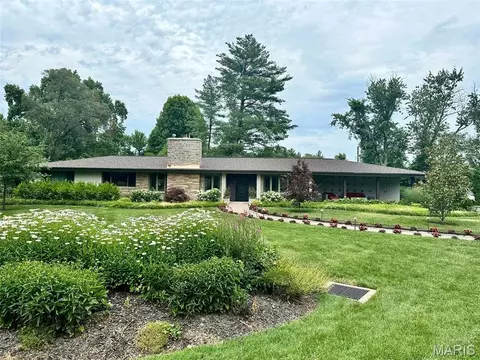 15 Terrace Gdns, Frontenac, MO 63131