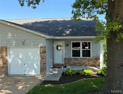 101 Wenona Dr, Washington, MO 63090