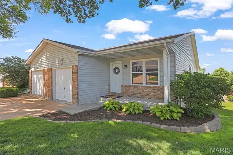 101 Wenona Dr, Washington, MO 63090