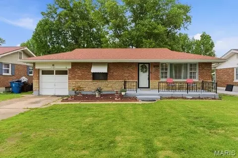 328 S Dellwood Dr, Ferguson, MO 63135