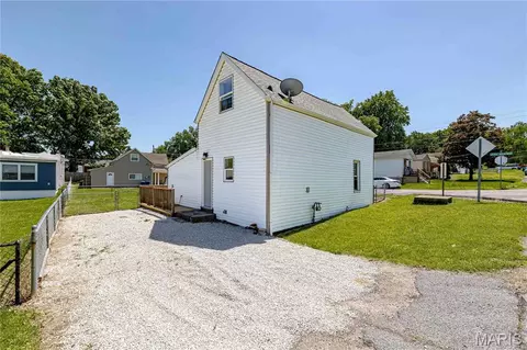 419 Little Broadway St, Mehlville, MO 63125
