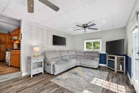 Living - 671 Meramec Station Rd, Manchester, MO 63021 photo 2 of 2