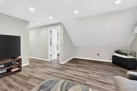 Entry Way - 671 Meramec Station Rd, Manchester, MO 63021 photo 6 of 9