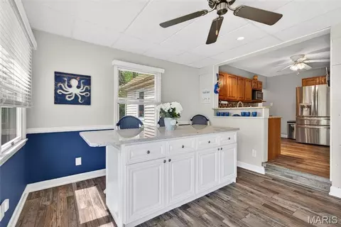 Entry Way - 671 Meramec Station Rd, Manchester, MO 63021 photo 3 of 9