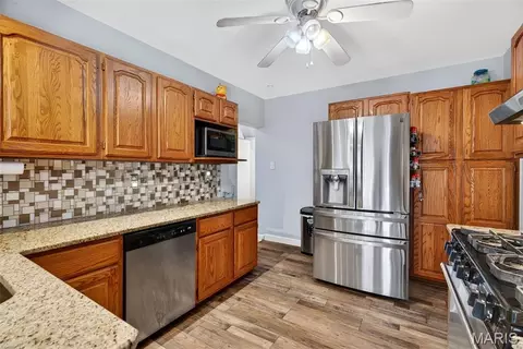 Kitchen - 671 Meramec Station Rd, Manchester, MO 63021 photo 2 of 4