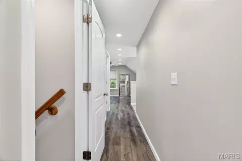 Entry Way - 671 Meramec Station Rd, Manchester, MO 63021 photo 8 of 9