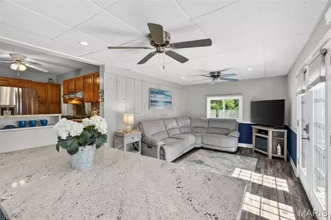 Living - 671 Meramec Station Rd, Manchester, MO 63021 photo 1 of 2