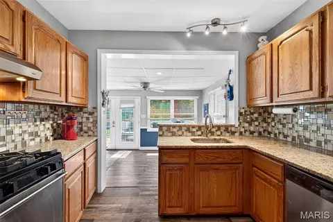 Kitchen - 671 Meramec Station Rd, Manchester, MO 63021 photo 4 of 4