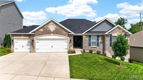523 Cliff Brook Dr, O'fallon, MO 63366