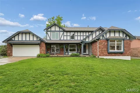 2750 Sherborn Ln, Saint Charles, MO 63301