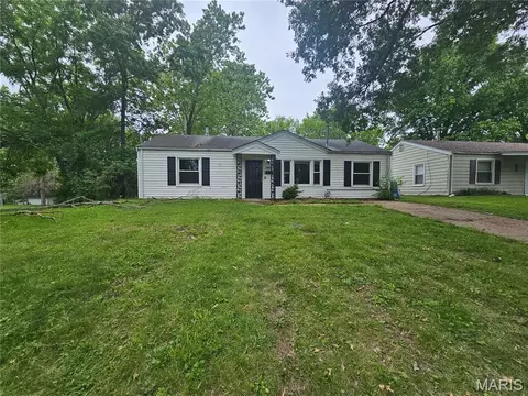 9801 Lorna Ln, Saint Louis, MO 63136