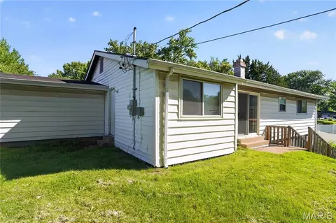 11874 Beckett Fall Rd, Florissant, MO 63033