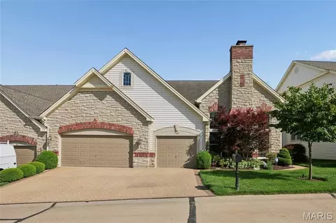 740 Stonebluff Ct, Chesterfield, MO 63005