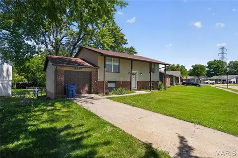 1315 Red River Dr, Saint Louis, MO 63138