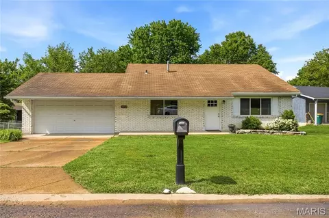10113 Sunridge Trl S, Pevely, MO 63070