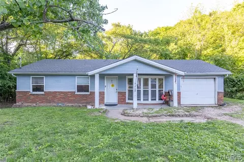 5509 Carla Dr, High Ridge, MO 63049