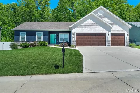 584 Lakewood Dr, Moscow Mills, MO 63362