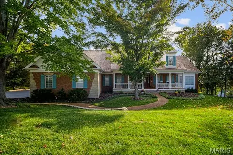 237 Saint Andrews Dr, Saint Albans, MO 63073