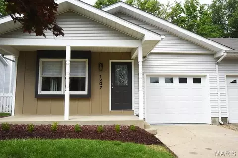 1207 Chancellor Dr, Edwardsville, IL 62025