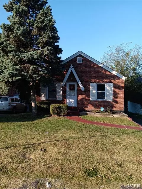 2728 Kinamore Dr, Jennings, MO 63136