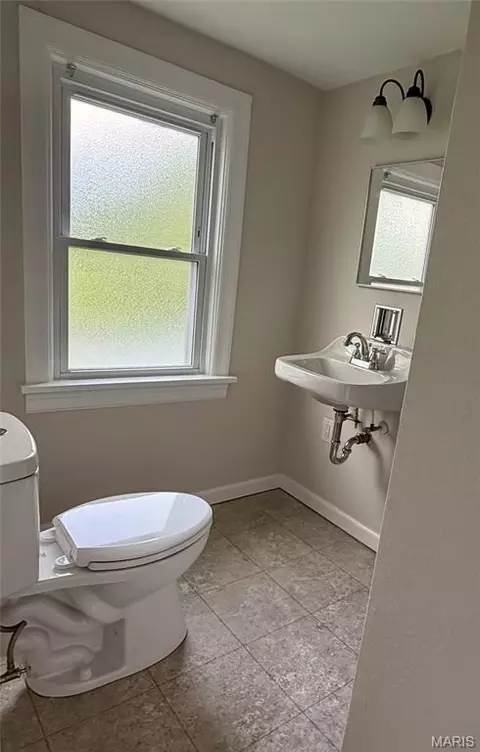 Bath - 111 Holman St, Washington, MO 63090 photo 2 of 2