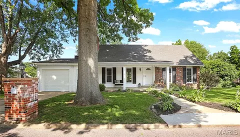 111 Holman St, Washington, MO 63090