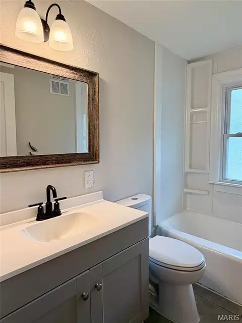 Bath - 111 Holman St, Washington, MO 63090 photo 1 of 2