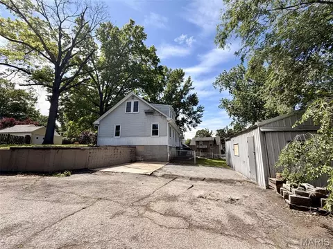 Exterior - 111 Holman St, Washington, MO 63090 photo 2 of 6