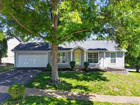 16101 Castlerea Blvd, Ellisville, MO 63021