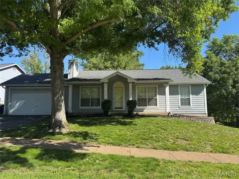 16101 Castlerea Blvd, Ellisville, MO 63021