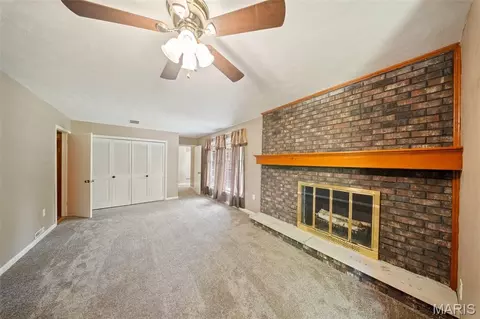 Living - 1873 Longview Ln, Rolla, MO 65401 photo 3 of 3