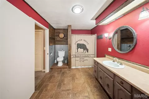Bath - 1873 Longview Ln, Rolla, MO 65401 photo 2 of 6