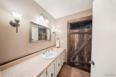 Bath - 1873 Longview Ln, Rolla, MO 65401 photo 3 of 6