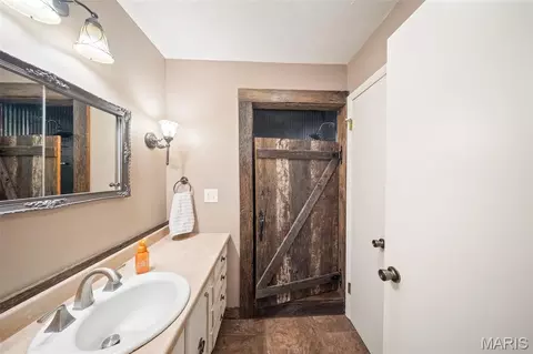 Bath - 1873 Longview Ln, Rolla, MO 65401 photo 4 of 6