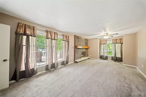 Living - 1873 Longview Ln, Rolla, MO 65401 photo 2 of 3