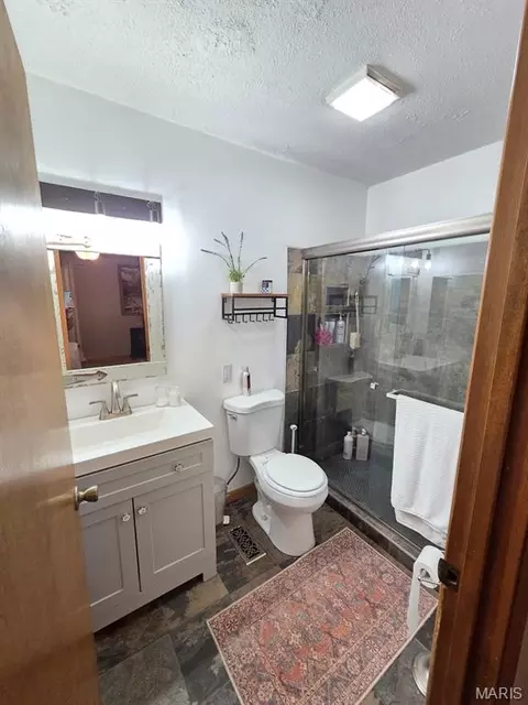 Bath - 403 Constantz Dr, Canton, MO 63435 photo 1 of 2