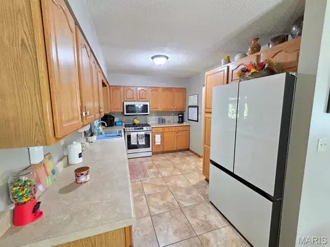 Kitchen - 403 Constantz Dr, Canton, MO 63435 photo 2 of 4