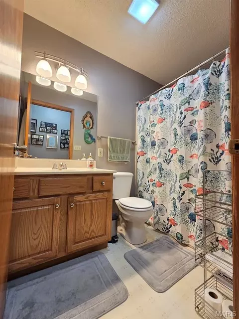 Bath - 403 Constantz Dr, Canton, MO 63435 photo 2 of 2