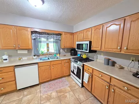 Kitchen - 403 Constantz Dr, Canton, MO 63435 photo 4 of 4