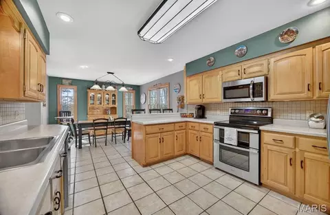 Kitchen - 18521 Oak Tree Ln, Phillipsburg, MO 65722 photo 1 of 3