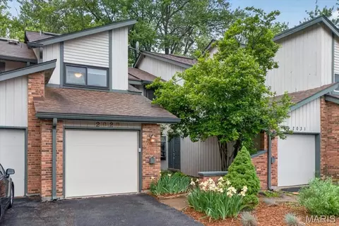 2029 Painted Leaf Dr, Maryland Heights, MO 63043