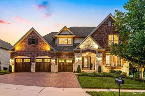 259 Meadowbrook Country Club Est, Ballwin, MO 63011