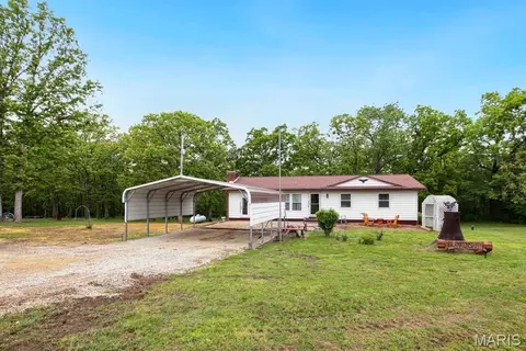 1066 Sun Meadow Rd, Bourbon, MO 65441